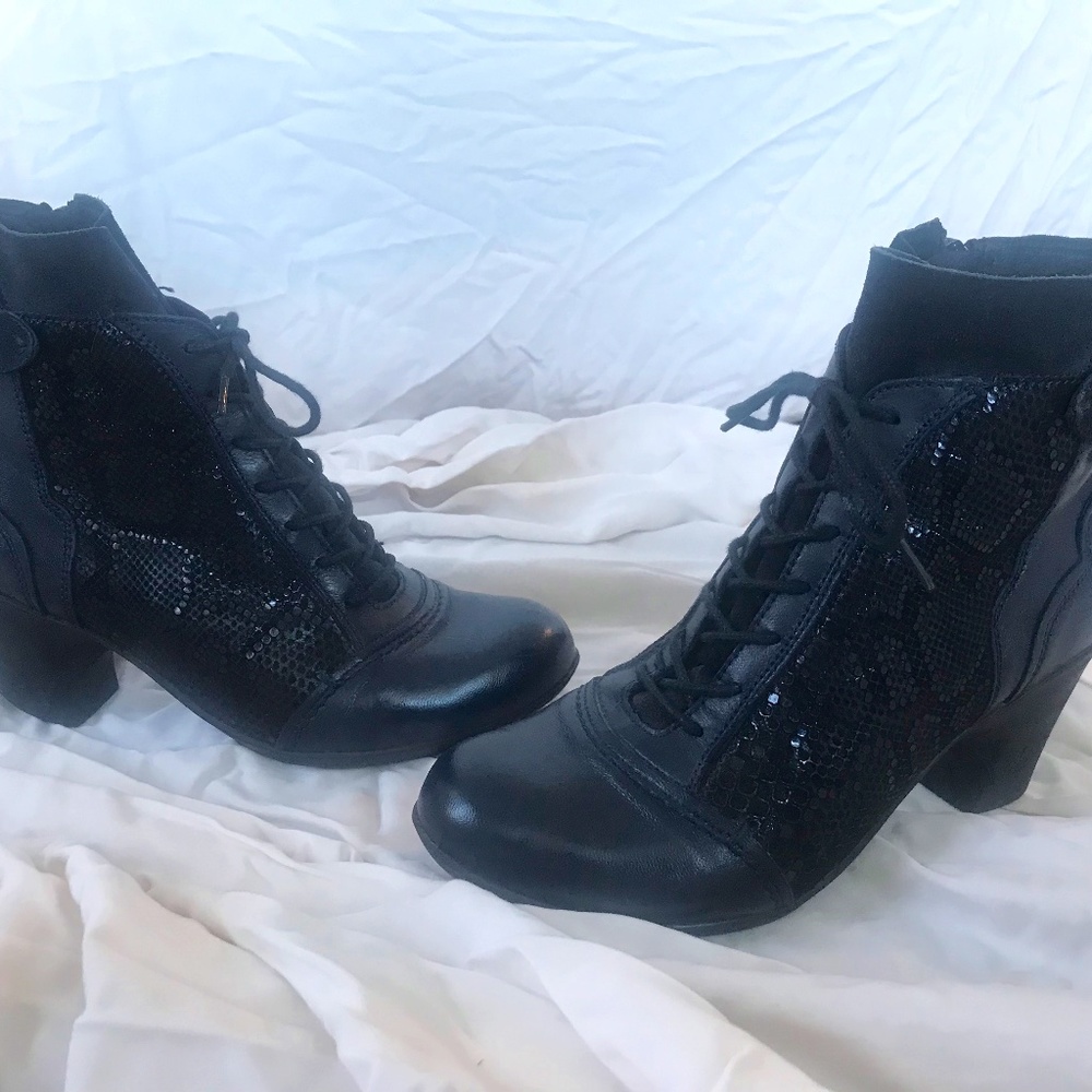 Cloud booties with comfortable soft leather